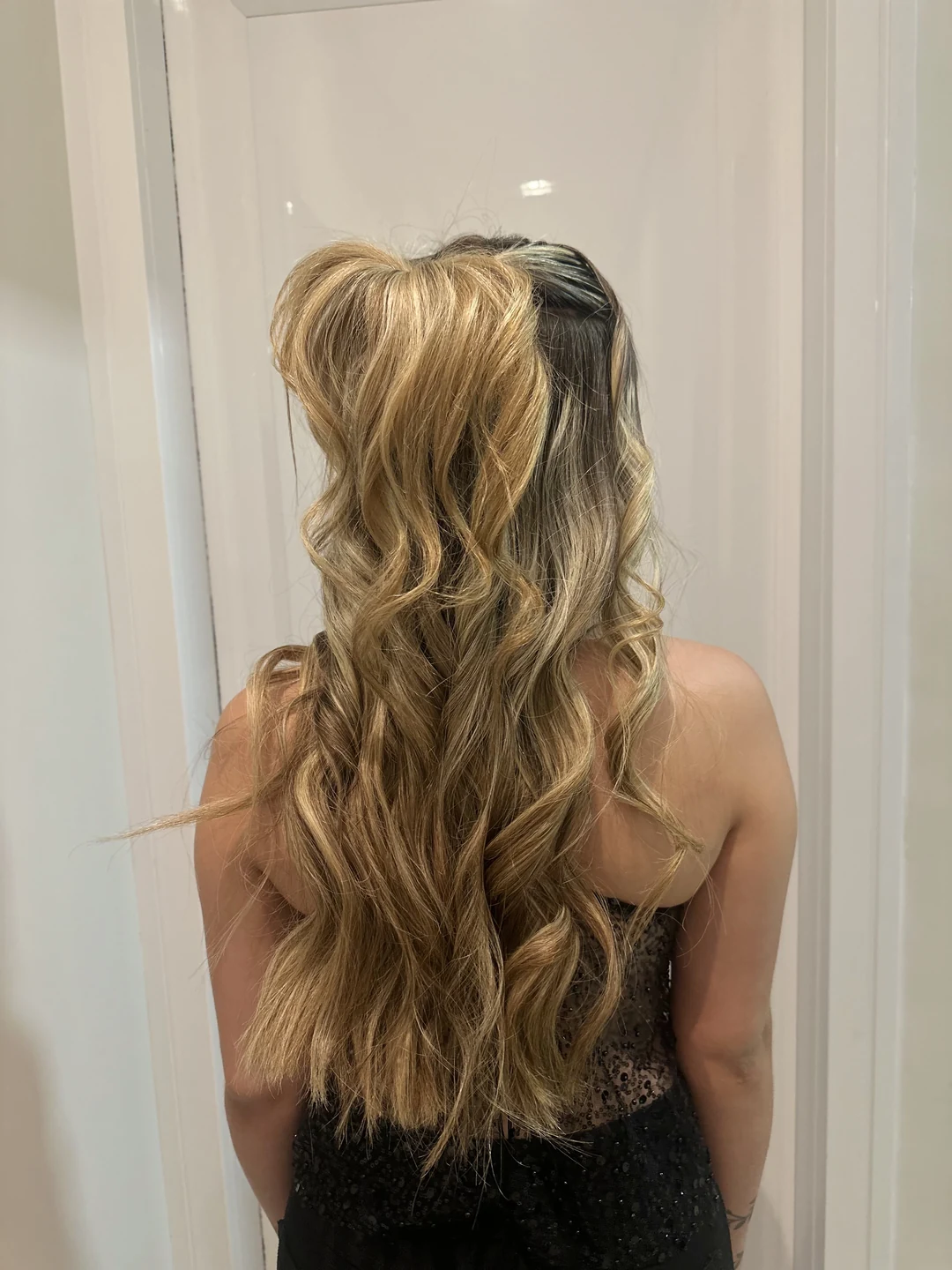 Penteado semipreso com detalhe trançado